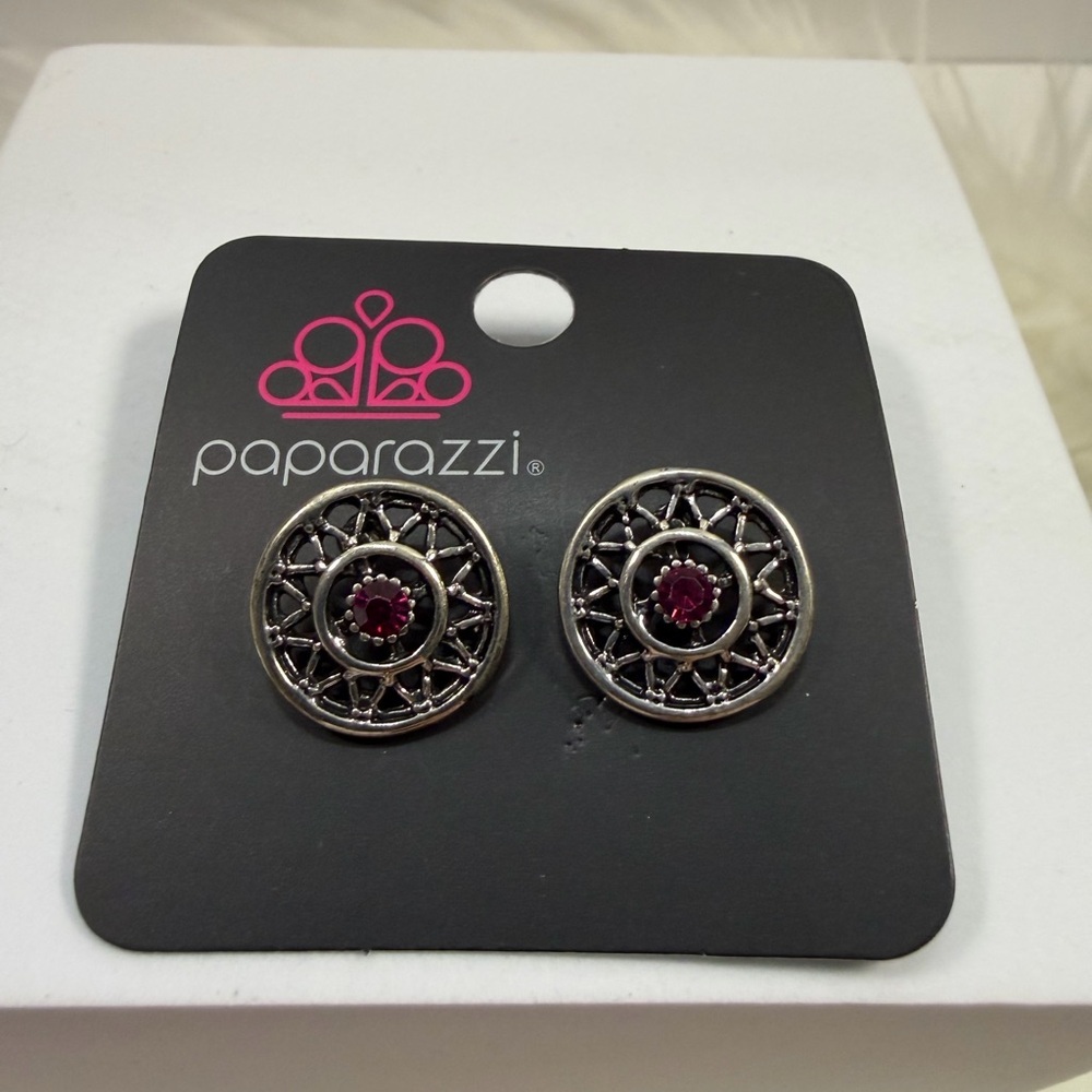🩷5/$10🩷 Paparazzi Silver-Tone Pink Center Filigree Stud Earrings